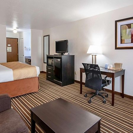 Quality Inn Dodge City Bagian luar foto
