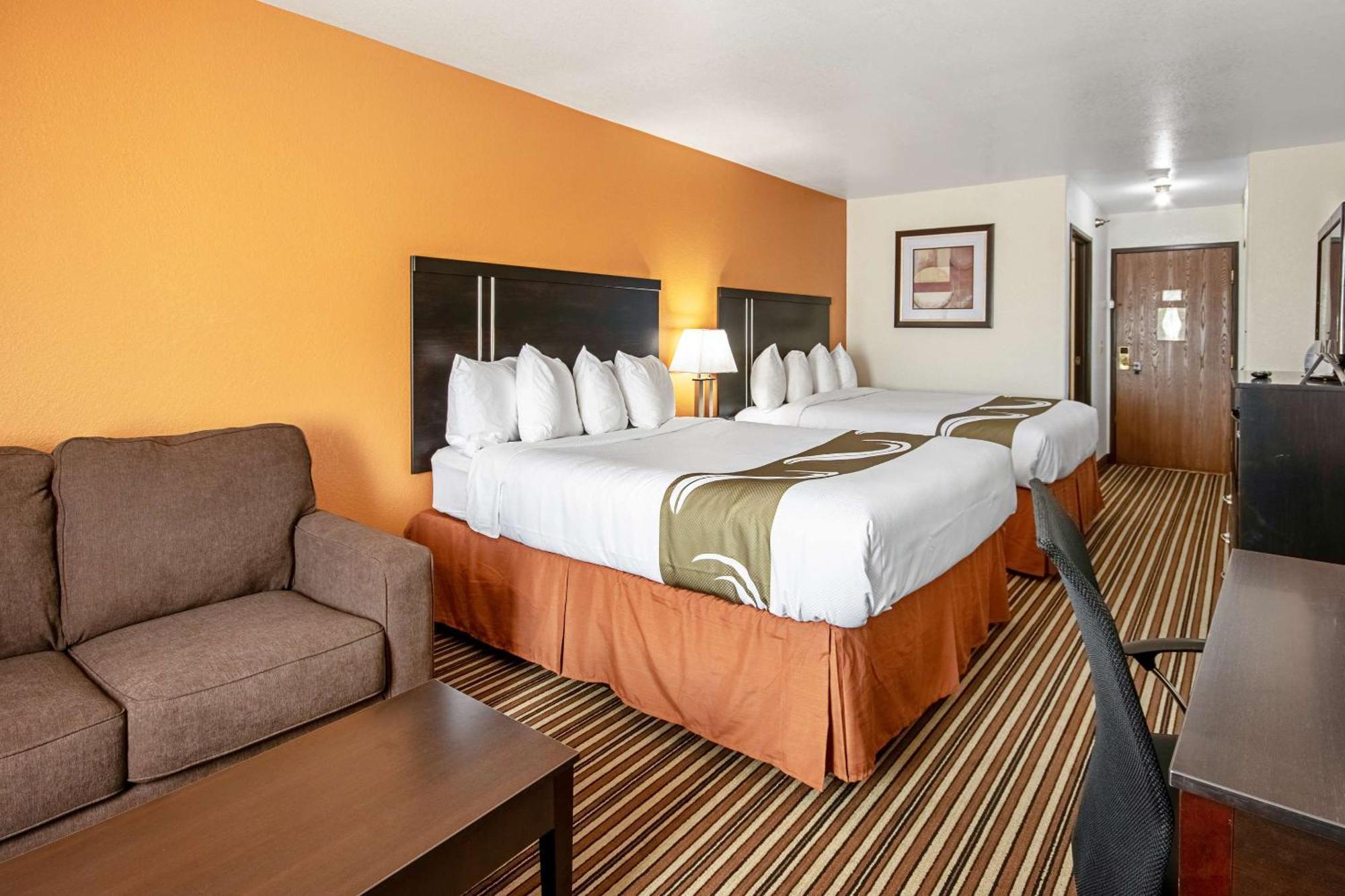 Quality Inn Dodge City Bagian luar foto