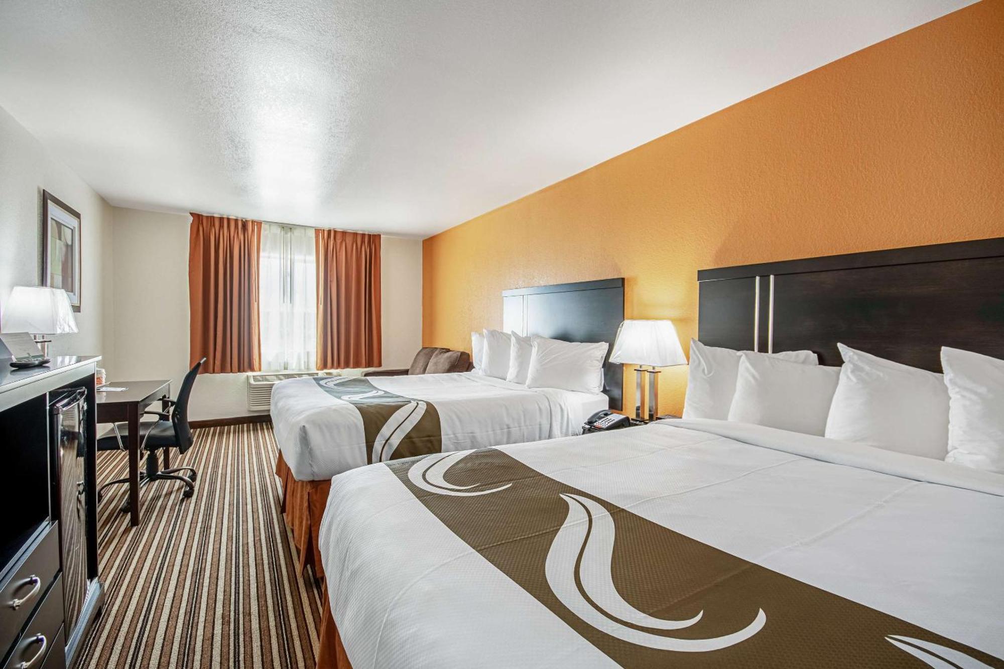 Quality Inn Dodge City Bagian luar foto