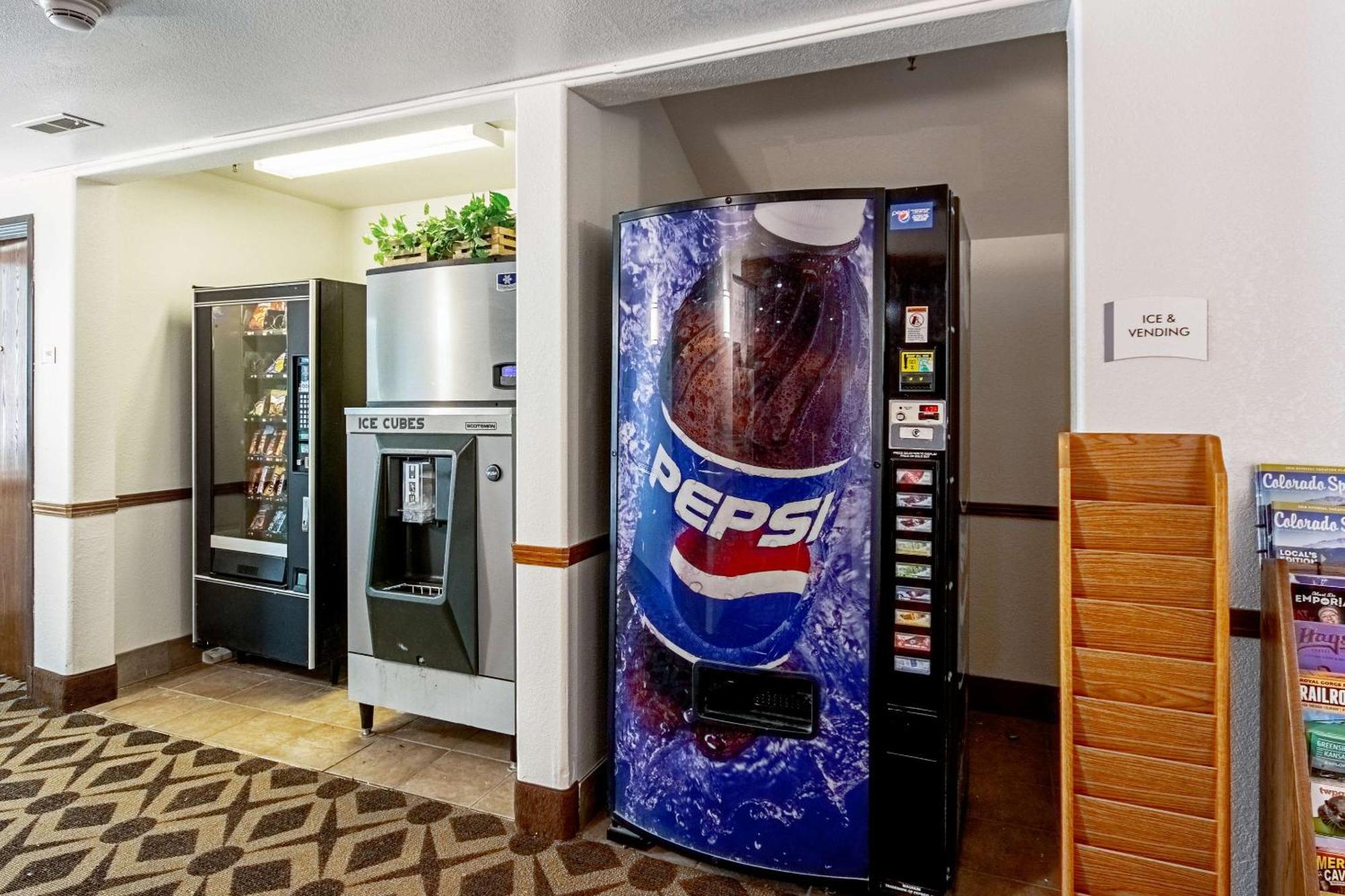 Quality Inn Dodge City Bagian luar foto