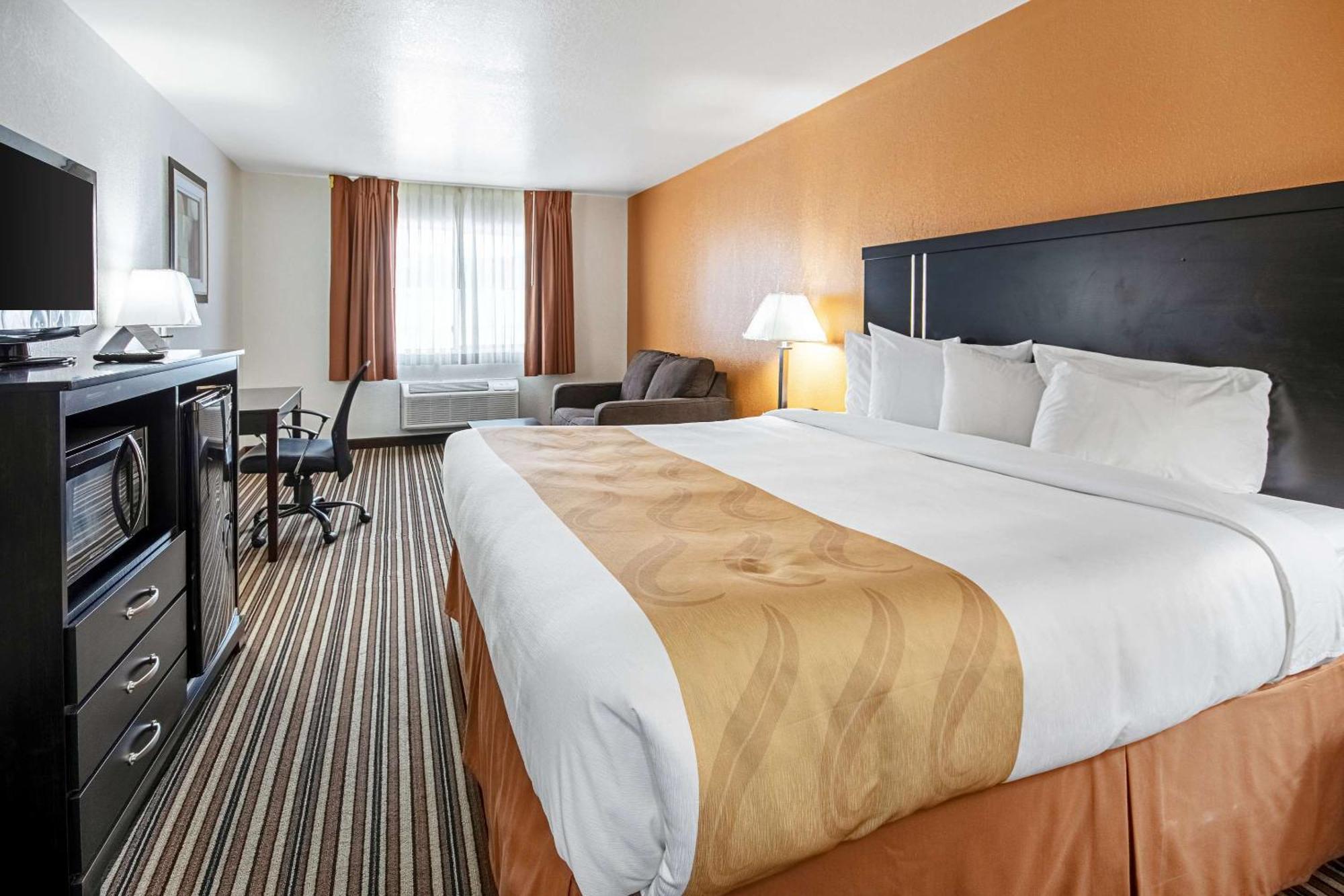 Quality Inn Dodge City Bagian luar foto