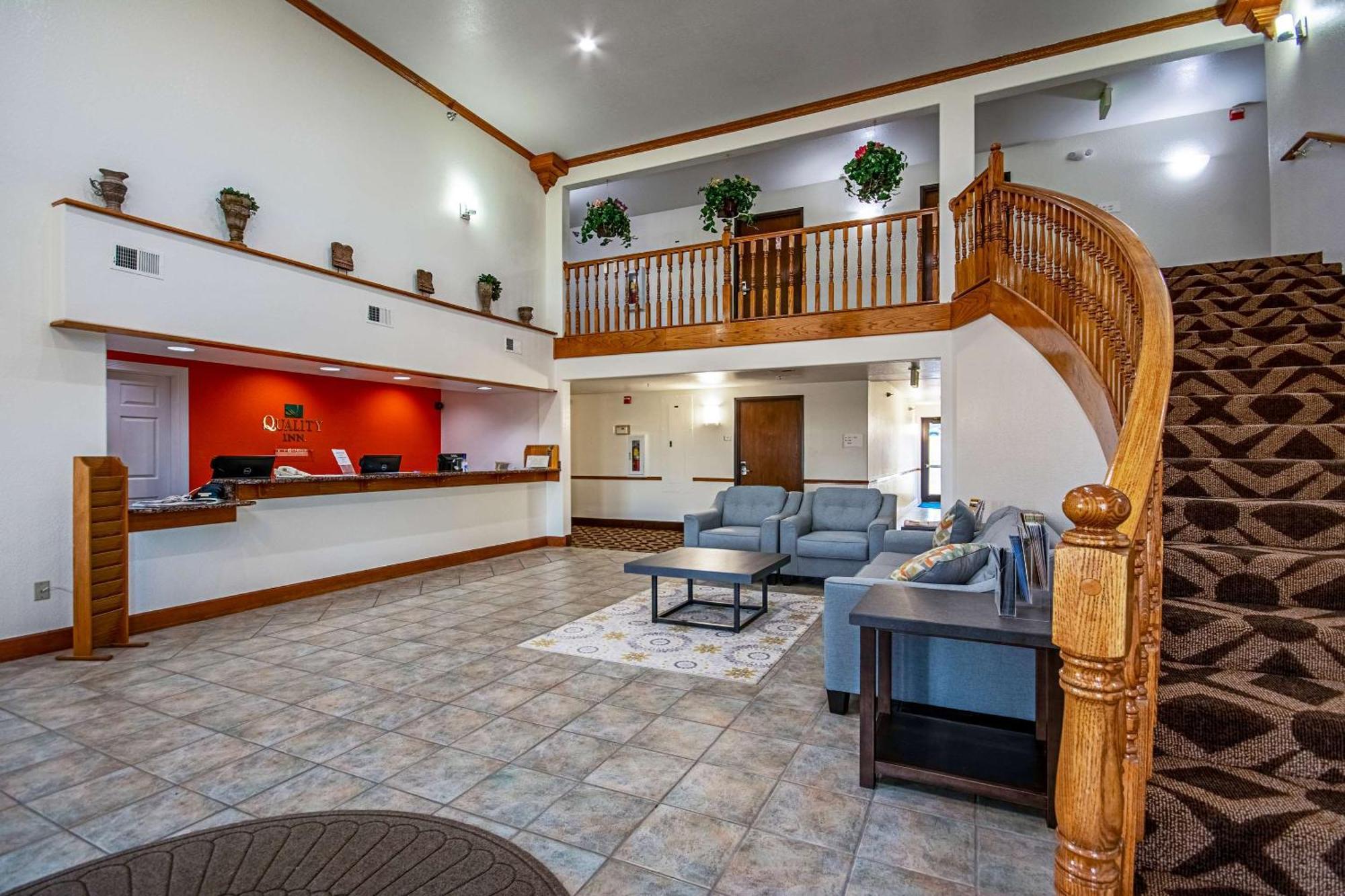 Quality Inn Dodge City Bagian luar foto
