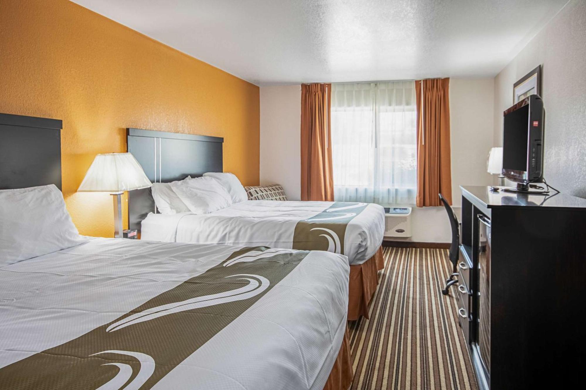 Quality Inn Dodge City Bagian luar foto