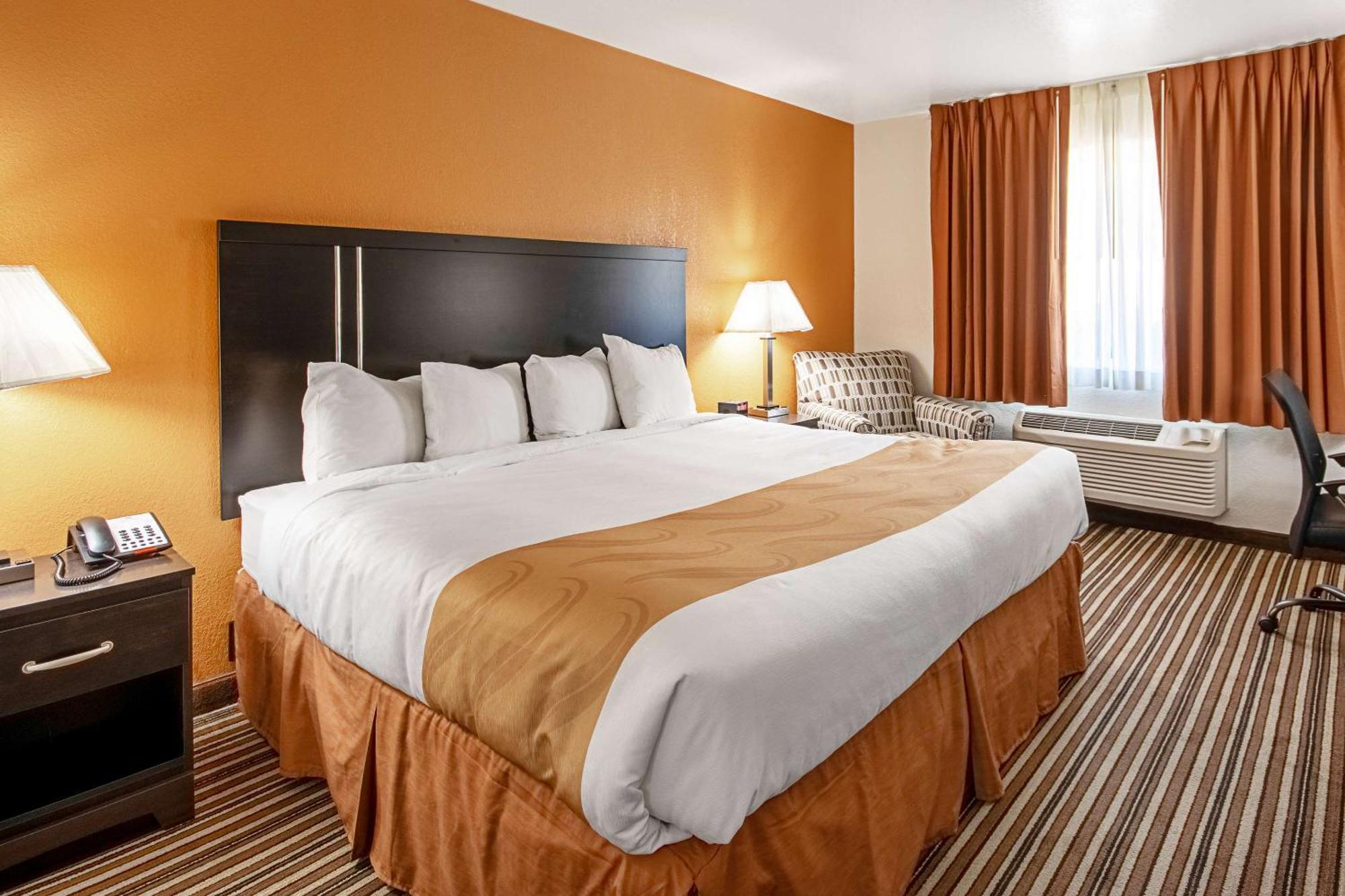 Quality Inn Dodge City Bagian luar foto