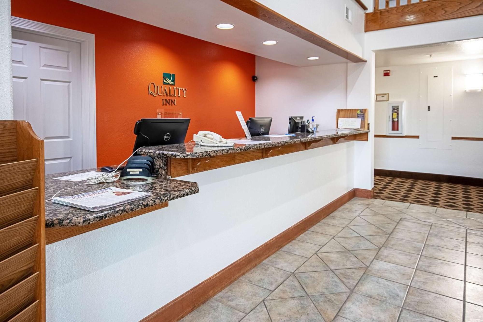 Quality Inn Dodge City Bagian luar foto
