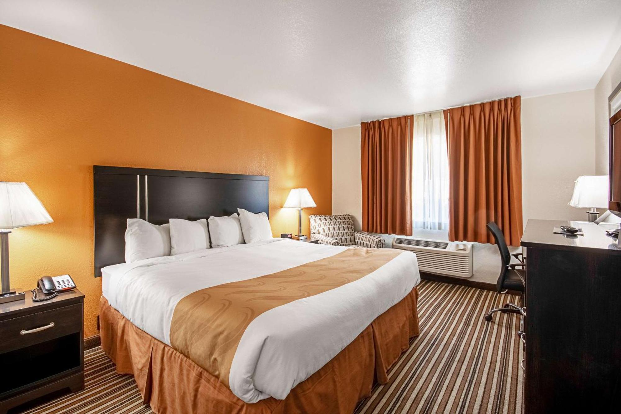 Quality Inn Dodge City Bagian luar foto
