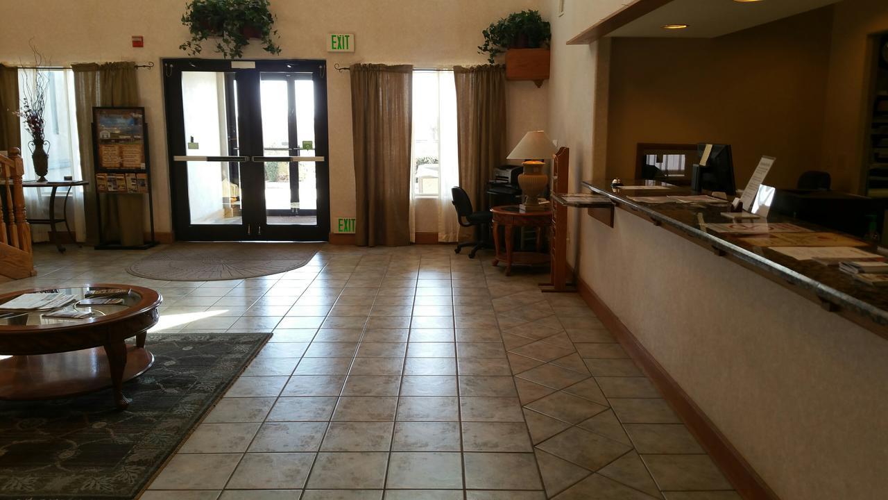 Quality Inn Dodge City Bagian luar foto