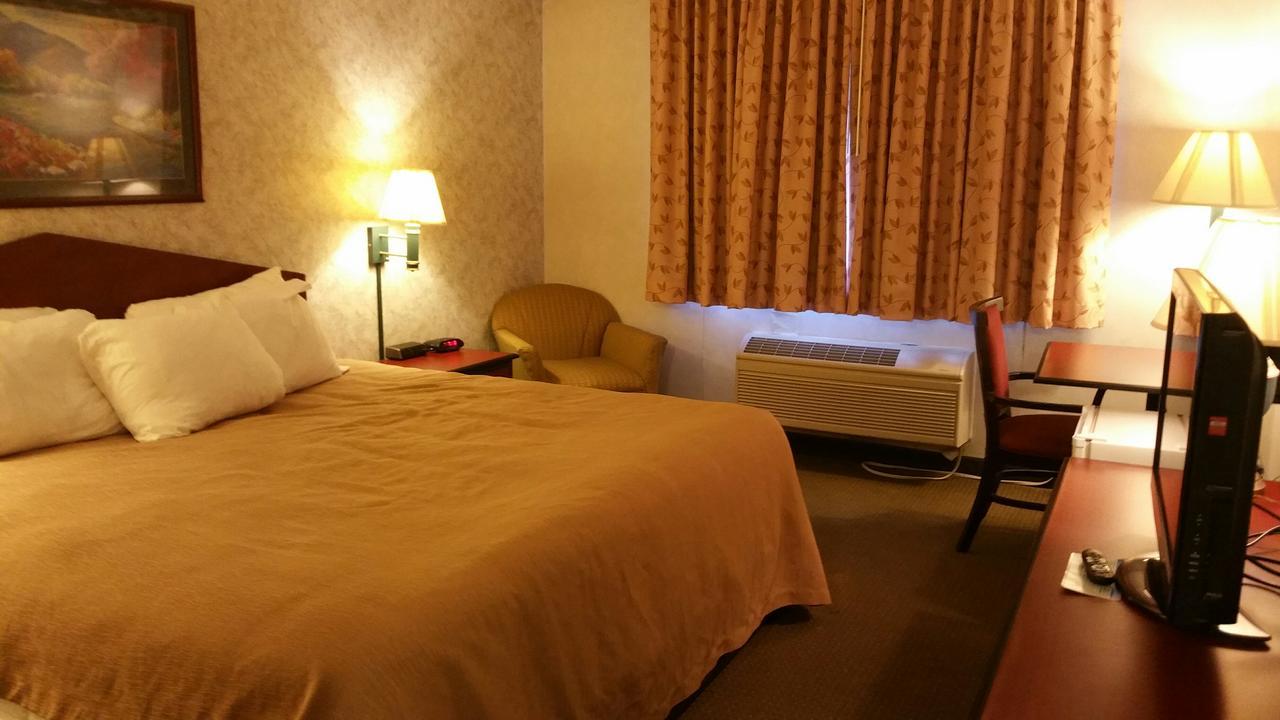 Quality Inn Dodge City Bagian luar foto