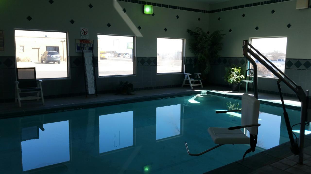 Quality Inn Dodge City Bagian luar foto