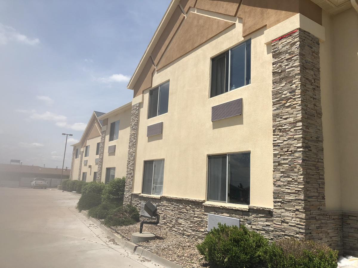Quality Inn Dodge City Bagian luar foto