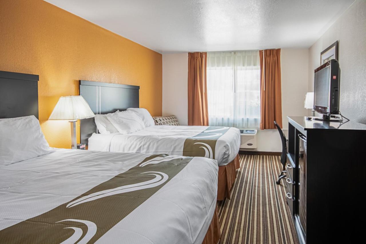Quality Inn Dodge City Bagian luar foto
