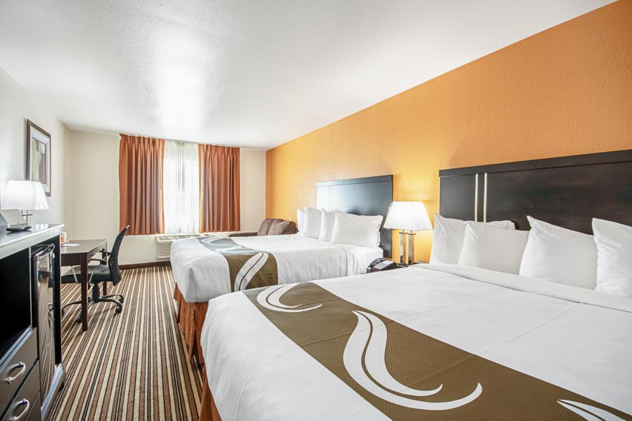 Quality Inn Dodge City Bagian luar foto